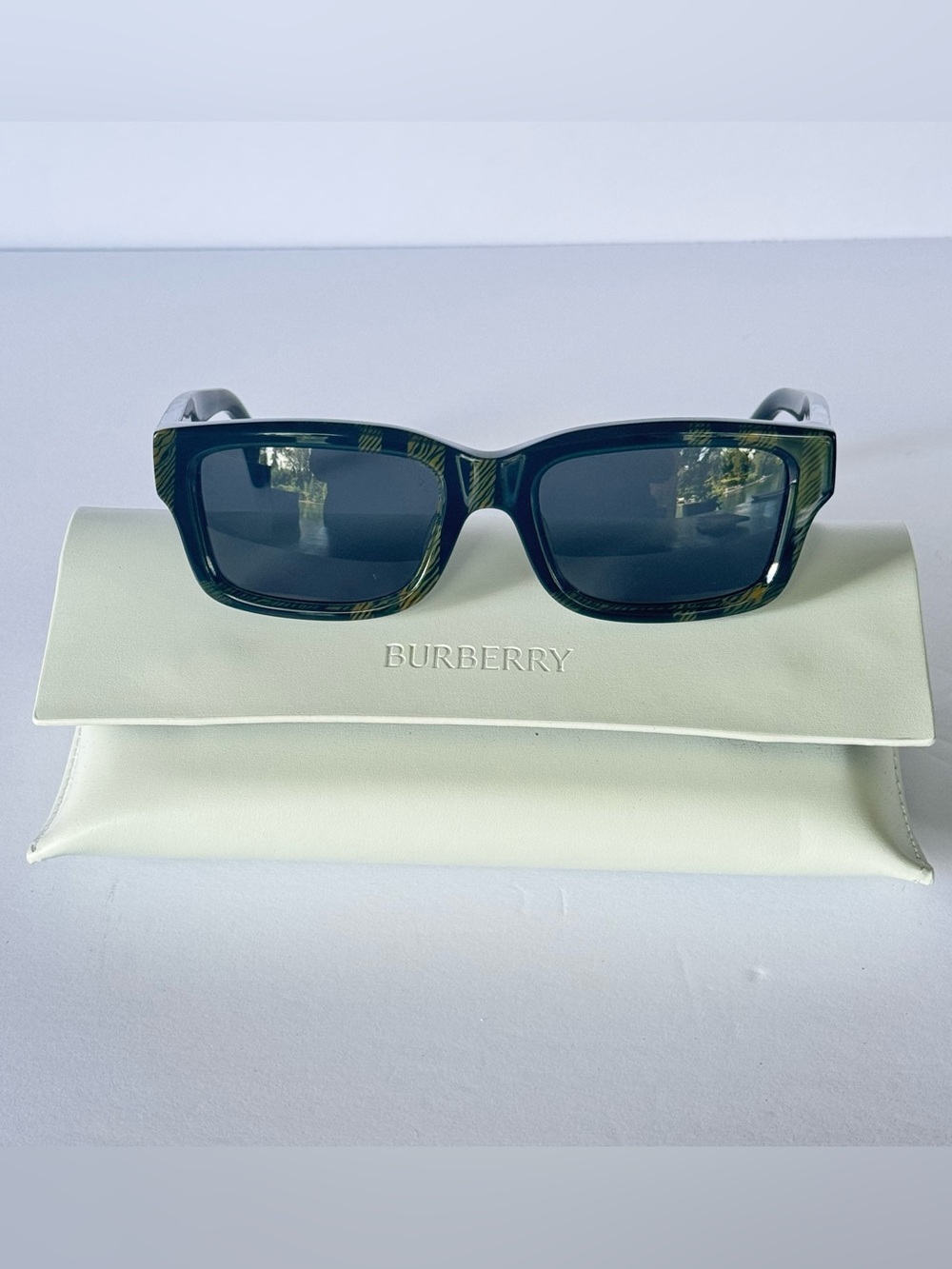 NWT Burberry BE4443F 4225/87 Check Green Rectangle Sunglasses Made in Italy - Picture 9 of 10